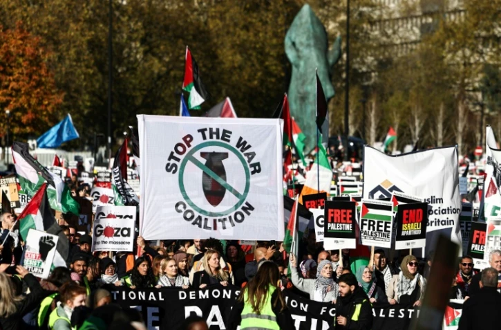 Des dizaines de milliers de personnes participent Ă Londres Ă une "Marche nationale pour la Palestine" le 11 novembre 2023