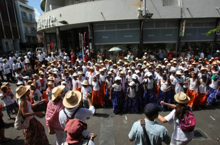 Jeudi 3 décembre 2009 - Saint-Denis - Défilé d'écoliers, de collégiens et de lycéens  pour fêter les 25 ans de l'Académie de La Réunion.