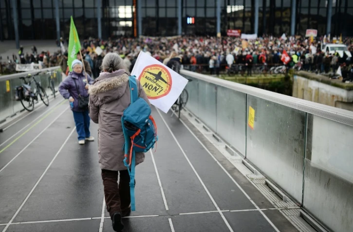 Des opposants au projet de Notre-Dame-des-Landes devant le palais de justice de Nantes, le 13 janvier 2016