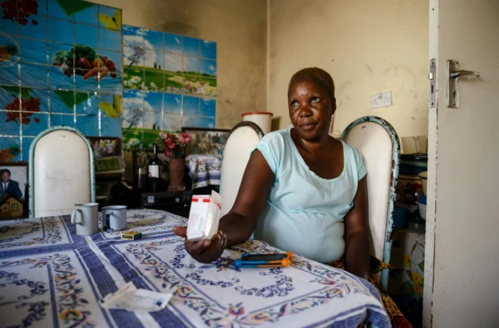 Alice Chenyika, 50 ans, n'a plus les moyens de payer ses médicaments. Chez elle le 5 novembre 2018 à Harare