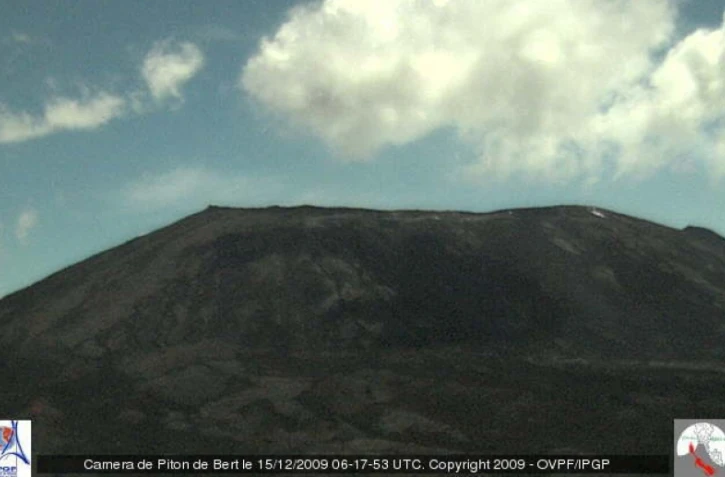 Mardi 15 décembre 2009 - 10 heures 37 - Le Piton de la Fournaise (Photo observatoire volcanologique)