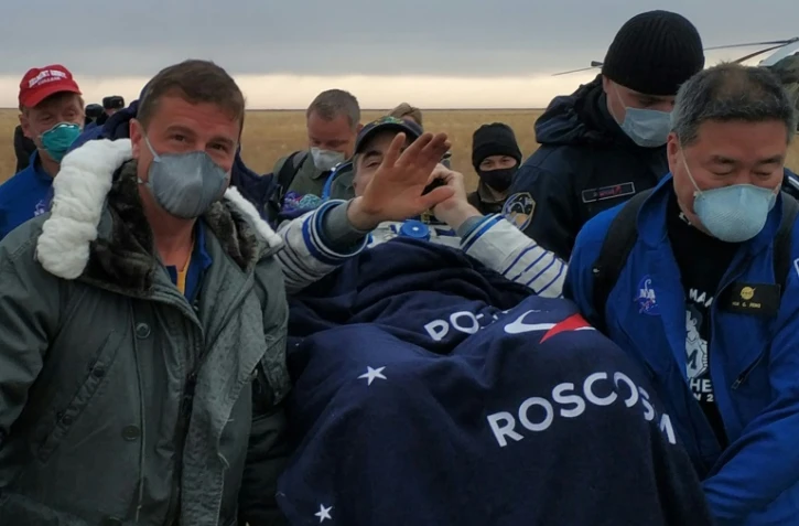 L'astronaute américain Chris Cassidy peu après son retour sur Terre le 22 octobre 2020 à Zhezkazgan, au Kazakhstan