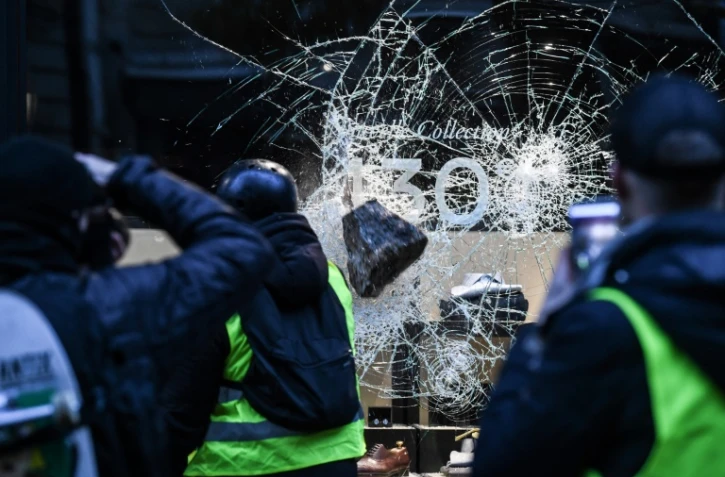 Des "gilets jaunes" lors d'une manifestation à Paris le 1er décembre 2018