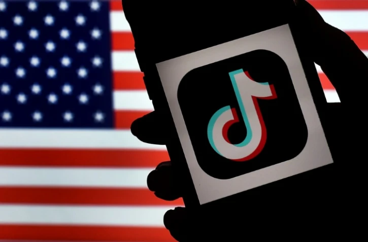 TikTok a bâti son succès sur des vidéos courtes où les utilisateurs se mettent en scène et sur ses algorithmes de recommandation