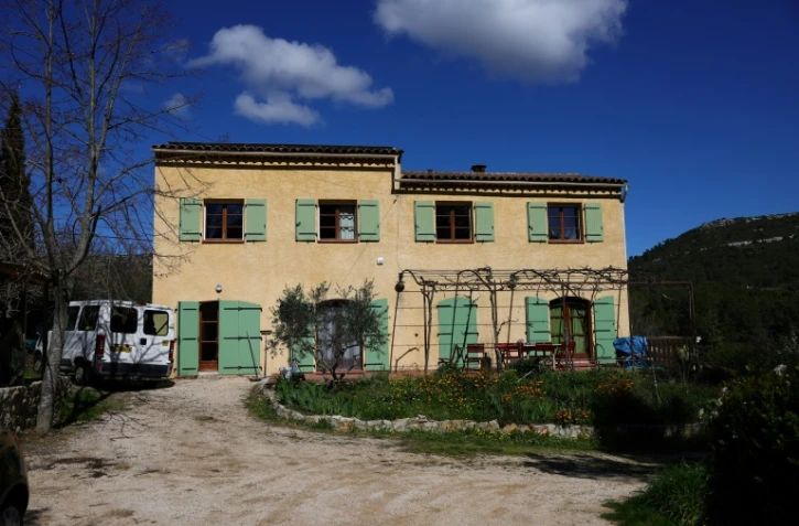 Le mas où vivent les grands-parents du petit Emile, à La Bouilladisse dans le sud de la France le 25 mars 2025