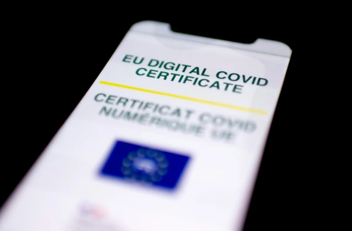 Un pass sanitaire sur un écran de téléphone portable le 4 juillet 2021