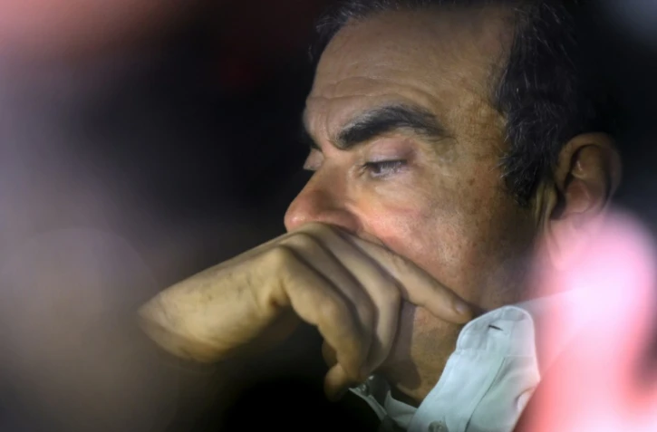 Carlos Ghosn, ex-patron des constructeurs d'automobiles Renault et Nissan quittant le bureau de son avocat à Tokyo le 6 mars 2019