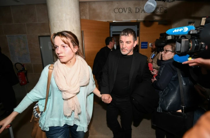 Henri Bartolo (c) un des accusé quitte le tribunal après avoir été acquitté à Aix-en-Provence, le 5 avril 2019