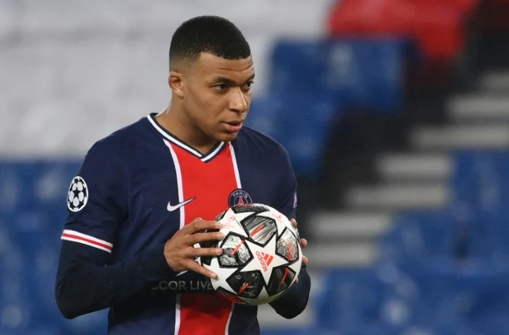 L'attaquant du Paris SG Kylan Mbappé avant un penalty contre Barcelone, le 10 mars 2021 au Parc des Princes