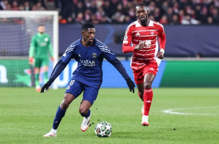 Le Parisien Ousmane Dembélé en action balle au pied lors du barrage aller de C1 contre Brest le 11 février 2025 au stade du Roudourou de Guingamp en France 
