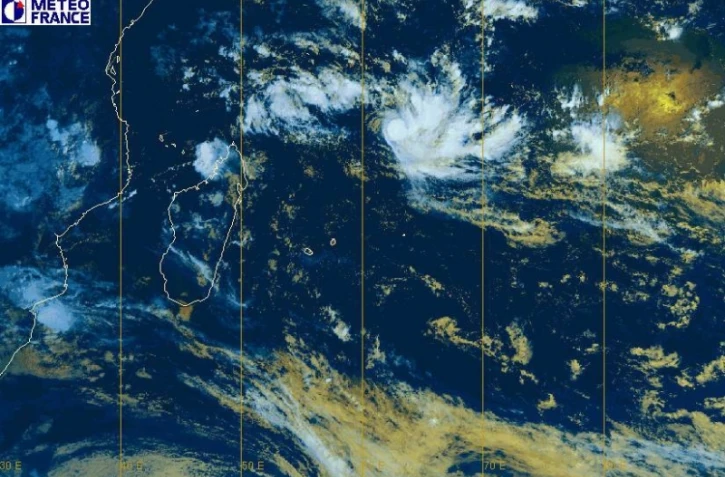 Perturbation tropicale à 1315 km des côtes réunionnaises