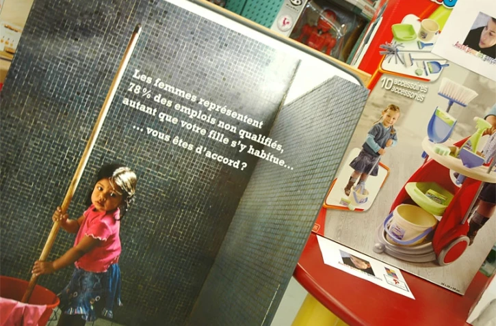 Lundi 21 Décembre 2009
La Ligue des Droits de l'Homme a organisé ce lundi un " happening contre les jouets sexistes