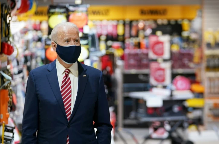 Joe Biden visite un magasin de Washington le 9 mars 2021