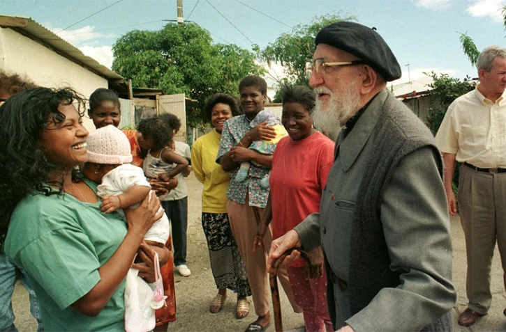Abbé Pierre


Photo archive