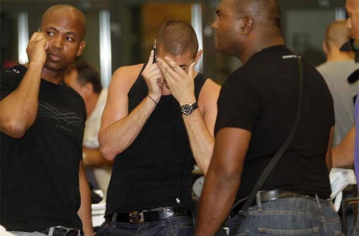 Dimanche 27 Décembre 2009


Karim Benzéma et son ami le rappeur Rohff ont quitté La Réunion