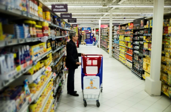 L'ONG Foodwatch dénonce les groupes agro-alimentaires Panzani, qui commercialise les couscous Regio, les marques Ferrero et Lustucru et la marque de chocolat en poudre Van Houten, qui "ne daignent même pas répondre aux inquiétudes des consommateurs"