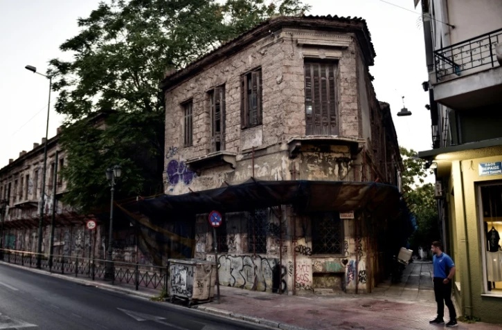 Un immeuble néoclassique abandonné à AThènes, le 31 juillet 2017