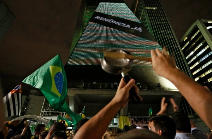 Des manifestants réclament la destitution de la présidente Dilma Rousseff et la démission de Lula da Silva, nommé ministre, à Sao Paulo, au Brésil, le 16 mars 20146