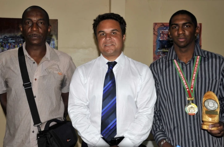 Lundi 28 décembre -Freddy Ichane reçoit la médaille de la ville du Tampon