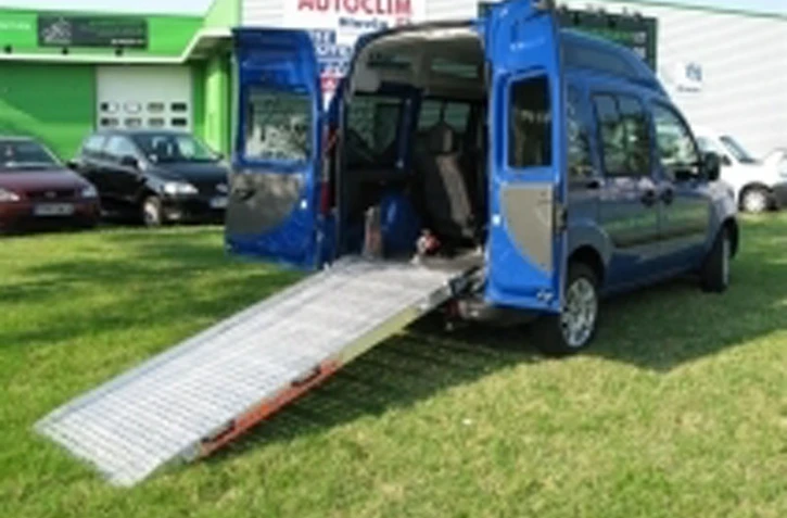 Nouveau véhicule dédié aux personnes à mobilité réduite