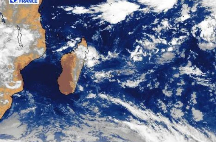 Jeudi 31 décembre 2009 -

Image Satellite de Météo France à 05h00
