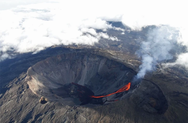 Samedi 2 janvier 2009 - Le Piton de la Fournaise en éruption