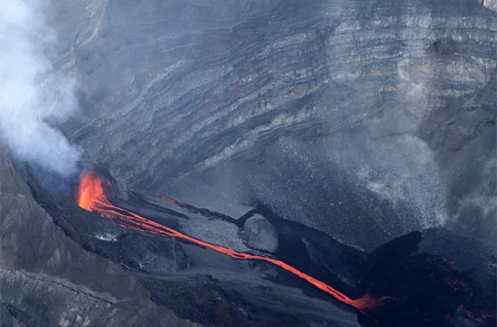 Samedi 2 janvier 2009 - Le Piton de la Fournaise en éruption