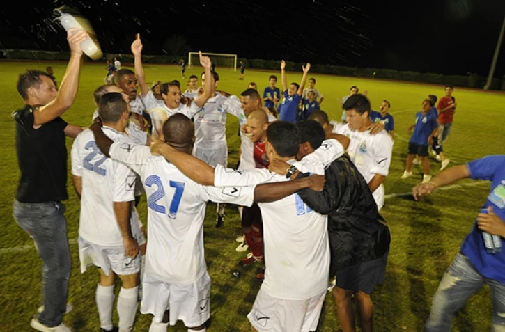 Les footballeurs de l'association jeunesse de Petite-Île accèdent en D1P (Photo service communication - mairie de la Petite Île)