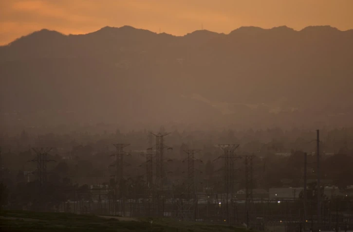 La vallée de San Fernando, en Californie, couverte de brume, le 10 mars 2017