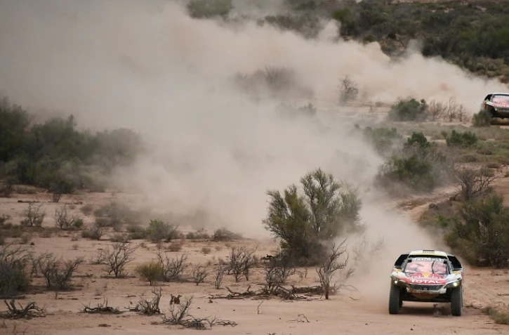 Le Français Stéphane Peterhansel au volant de sa Peugeot lors de la 11e étape du rallye-raid Dakar, le 13 janvier 2017 à Rio Cuarto (Argentine)