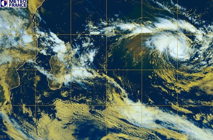 Jeudi 7 janvier 2010-

Image satellite Météo France du cyclone tropical Edzani