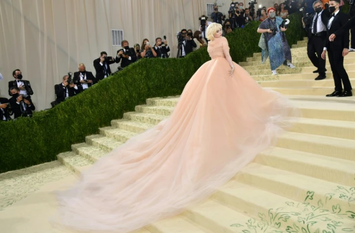 La chanteuse et auteure américaine Billie Eilish arrive au gala du Met à New York le 13 septembre 2021