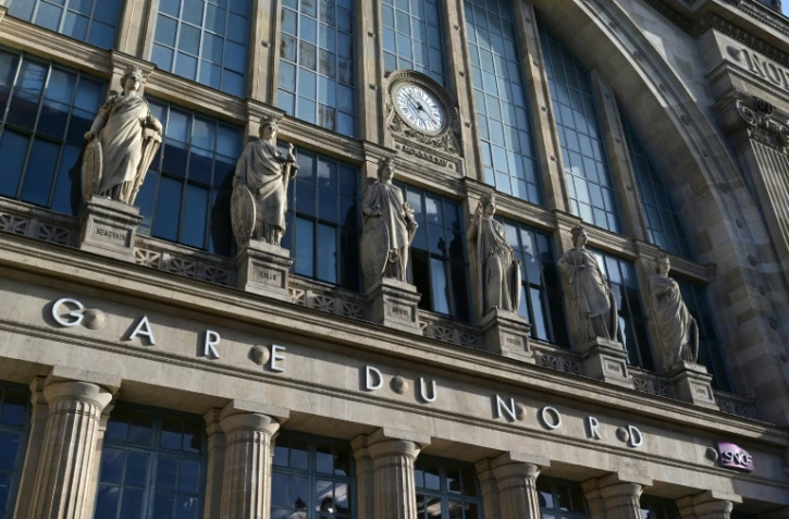 Le trafic ferroviaire est totalement interrompu vendredi au départ et à l'arrivée de Gare du Nord à Paris après la découverte "cette nuit" d'une bombe de la Seconde Guerre mondiale sur la commune de Saint-Denis