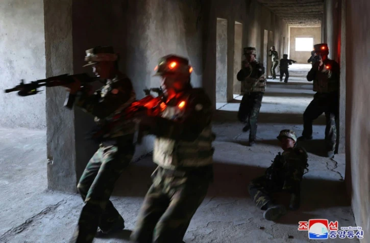 Des soldats nord-coréens à l'entraênement dans l'ouest de la Corée du Nord, le 2 octobre 2024