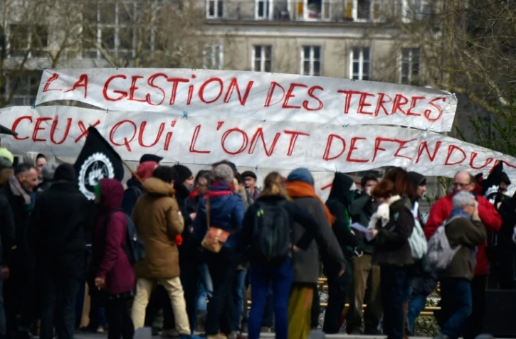 Rassemblement à Nantes d'anciens opposants au projet d'aéroport de Notre-Dame-des-Landes, le 19 mars 2018