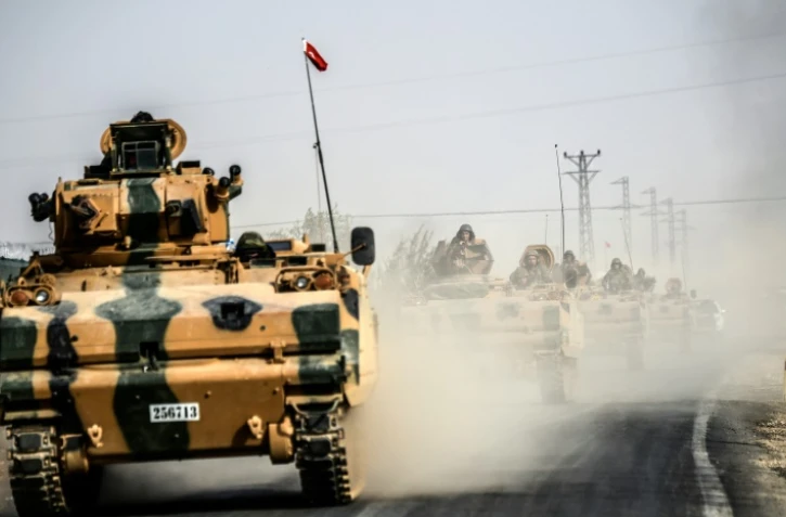 Des chars turcs en route vers la frontière syrienne, près de la ville de Karkamis, le 25 août 2016