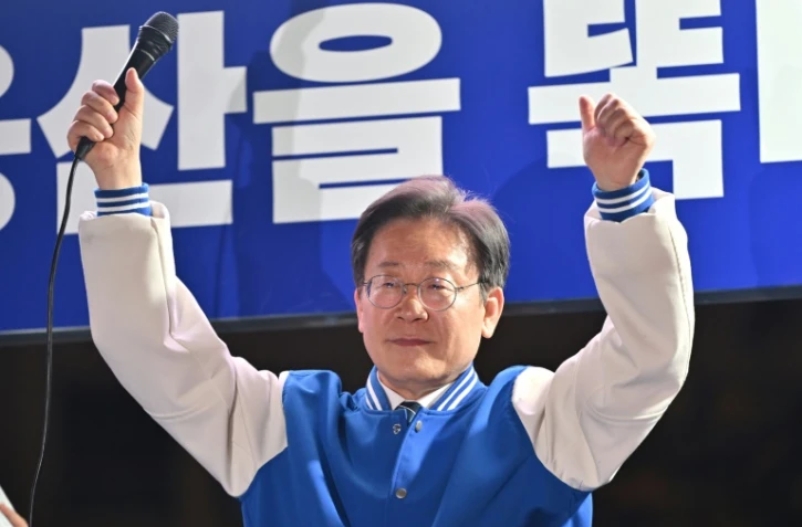 Le dirigeant du Parti démocrate en Corée du Sud, Lee Jae-myung, lors d'un meeting à la veille des élections législatives, à Séoul le 9 avril 2024