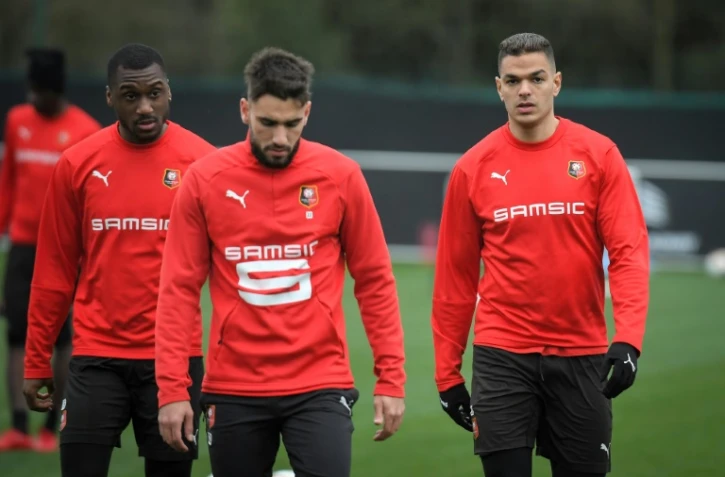 L'attaquant de Rennes Hatem Ben Arfa (d) lors d'un entraînement, le 6 mars 2019 à la Pivardière