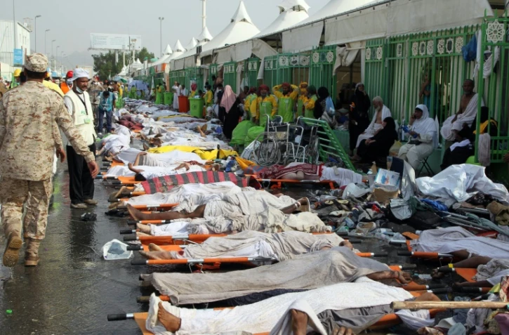 Des corps alignés après la bousculade meurtrière le 24 septembre 2015 à La Mecque