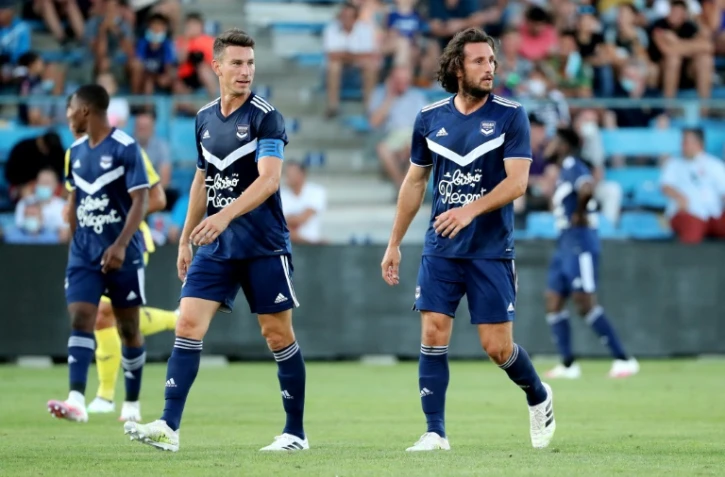 Les défenseurs de Bordeaux Laurent Koscielny (g) et Paul Baysse lors d'un match de pré-saison contre Toulouse, le 4 août 2020 à Agen