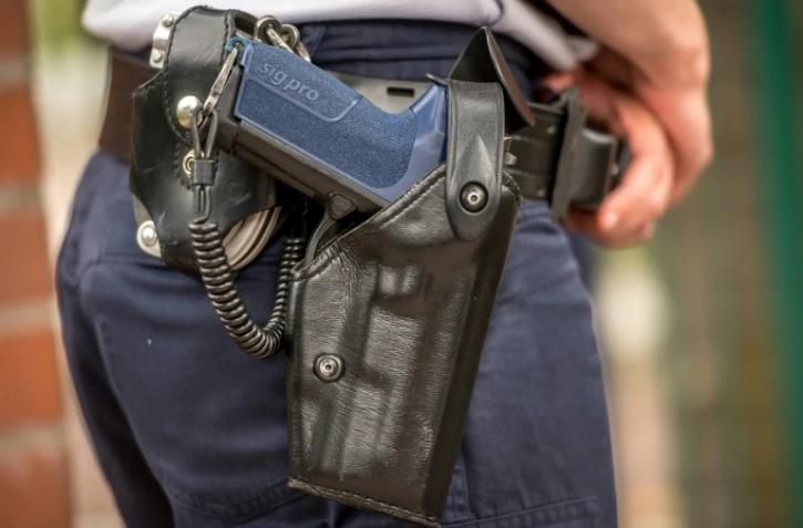 Un policier Ă Calais, le 23 juin 2017