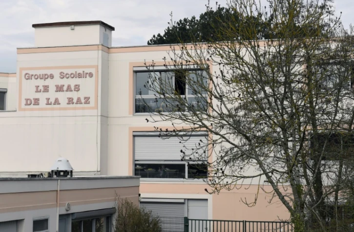 Vue extérieure en date du 24 mars 2015 du groupe scolaire Le Mas à Villefontaine