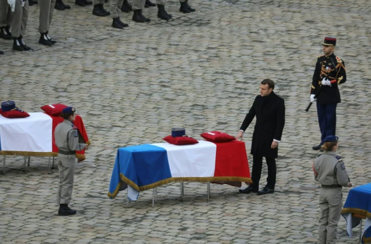 Hommage du président Emmanuel Macron aux 13 soldats tués au Mali, dans la cour des Invalides, le 2 décembre 2019 à Paris