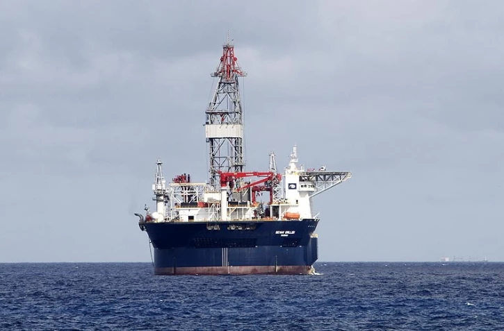 Mercredi 3 Février 2010

 plate-forme pétrolière au large de La Réunion