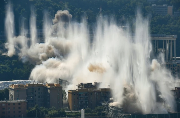 Les deux principales piles de ce qui reste du pont de Gênes, dont l'effondrement avait fait 43 morts en août 2018, détruites à l'explosif le 28 juin 2019
