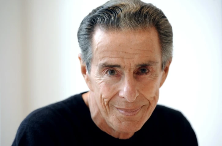 Le journaliste et patron de presse Jean-Louis Servan-Schreiber pose le 22 novembre 2010 à Paris