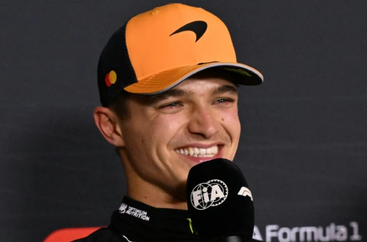 Le pilote britannique de McLaren, Lando Norris, lors d'une conférence de presse après avoir décroché la pole position du Grand Prix d'Australie de Formule 1, sur le circuit d'Albert Park à Melbourne, le 15 mars 2025