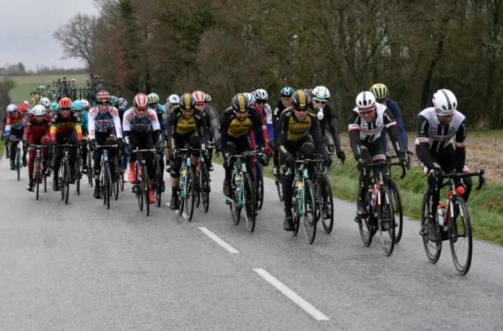 L'Allemand André Greipel, 5e en partant de la gauche, lors de la 2e étape de Paris Nice, le 6 mars 2017