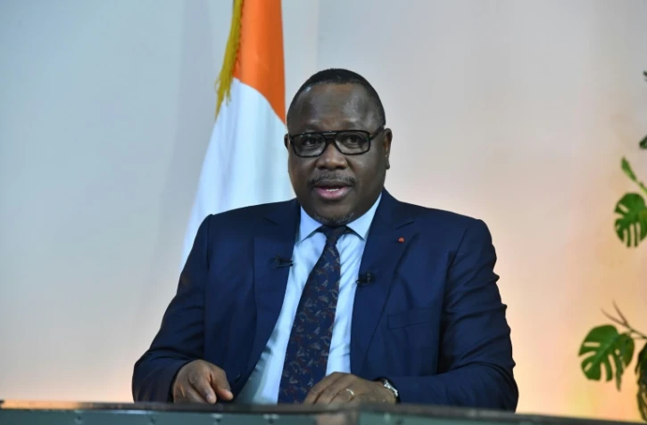 Le président de la commission électorale ivoirienne Ibrahim Kuibiert annonce les résultats de l'élection présidentielle depuis le siège de la Commission à Abidjan, le 3 novembre 2020