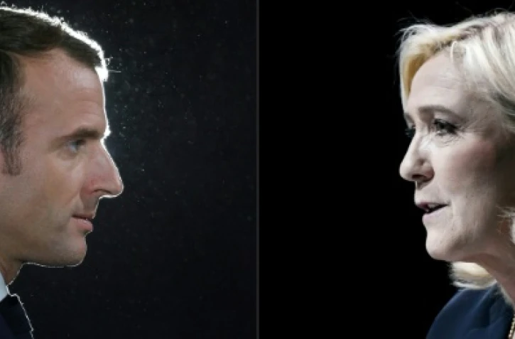 Le candidat-président Emmanuel Macron et la candidate du Rassemblement National Marine Le Pen dans un collage créé le 14 avril 2022